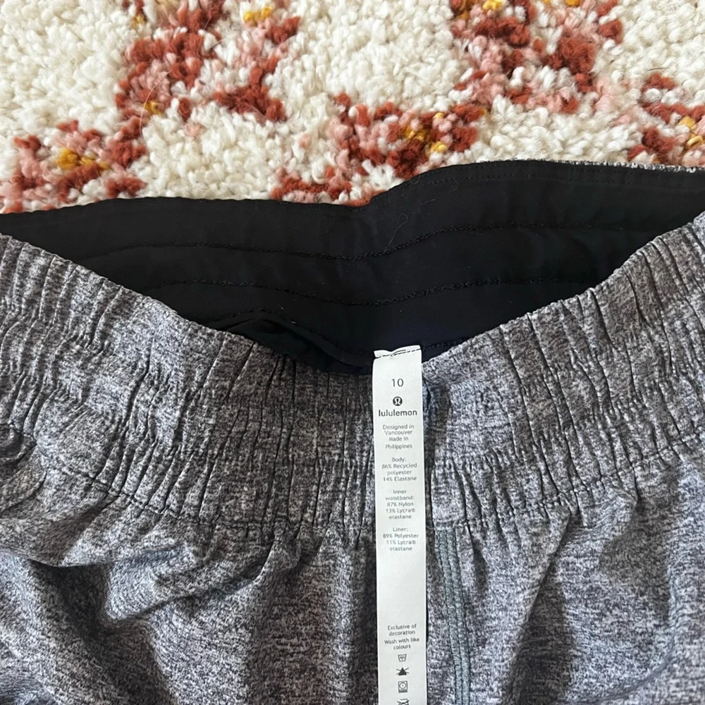 Lululemon tracker shorts 4in - Picture 2 of 5